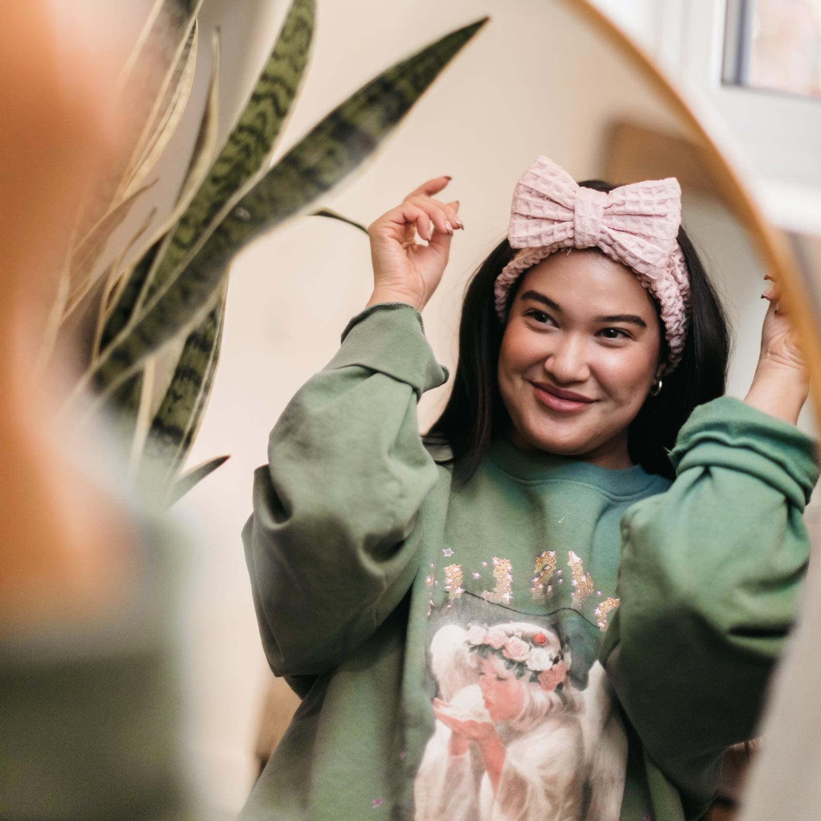 an image of a girl wearing a headband