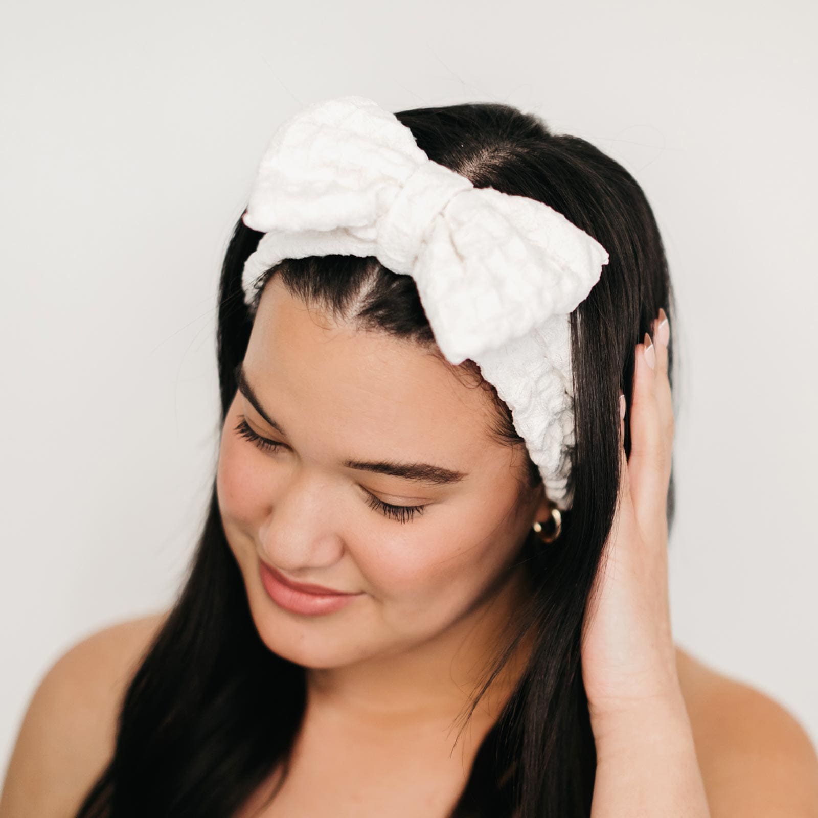 an image of a girl wearing a headband
